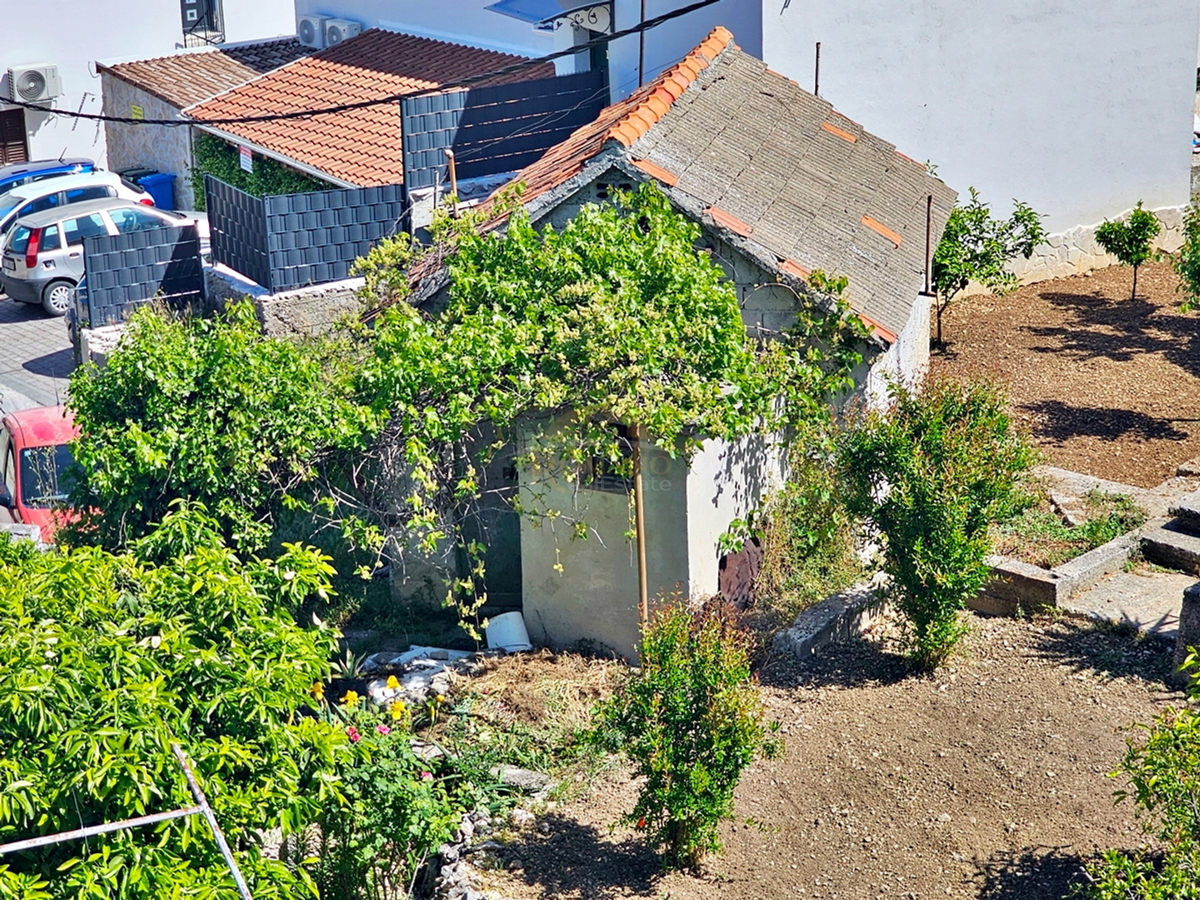 Casa da ristrutturare a 300 m dal centro di Trogir